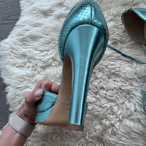 Moon D’elle The Nebbiolina Metallic Blue Leather Ankle Strap Heels - Picture 12 of 13